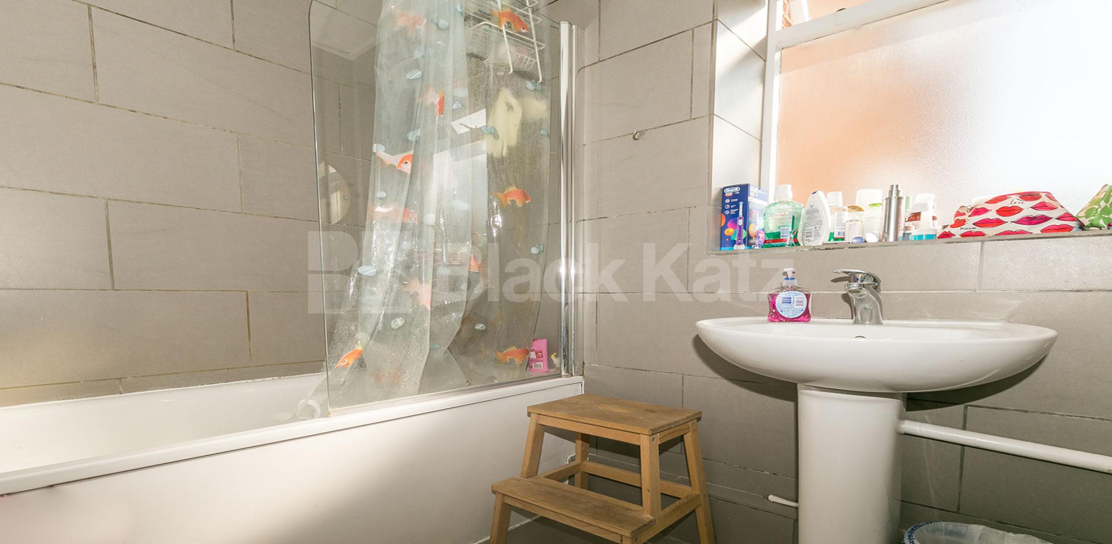 			New Instruction In Heart Of Crouch End !, 2 Bedroom, 1 bath, 1 reception Flat			 Waverley Road , Crouch End